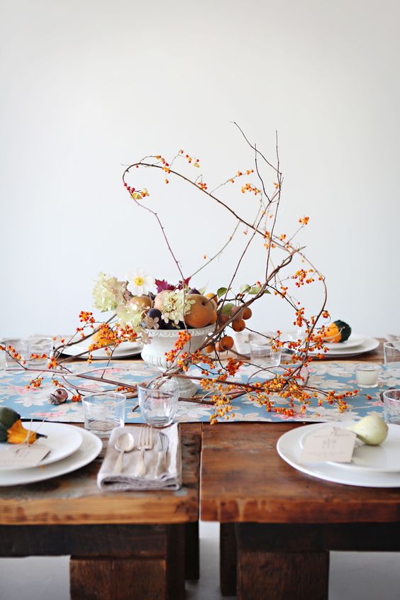 otoño y plata en la mesa